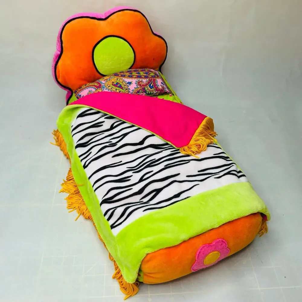 Groovy Girls lot  9 dolls, bed and Desk Manhattan Toy